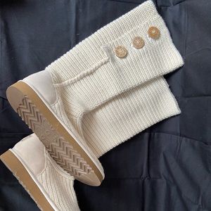 UGG Classic Cardy Boots - BRAND NEW